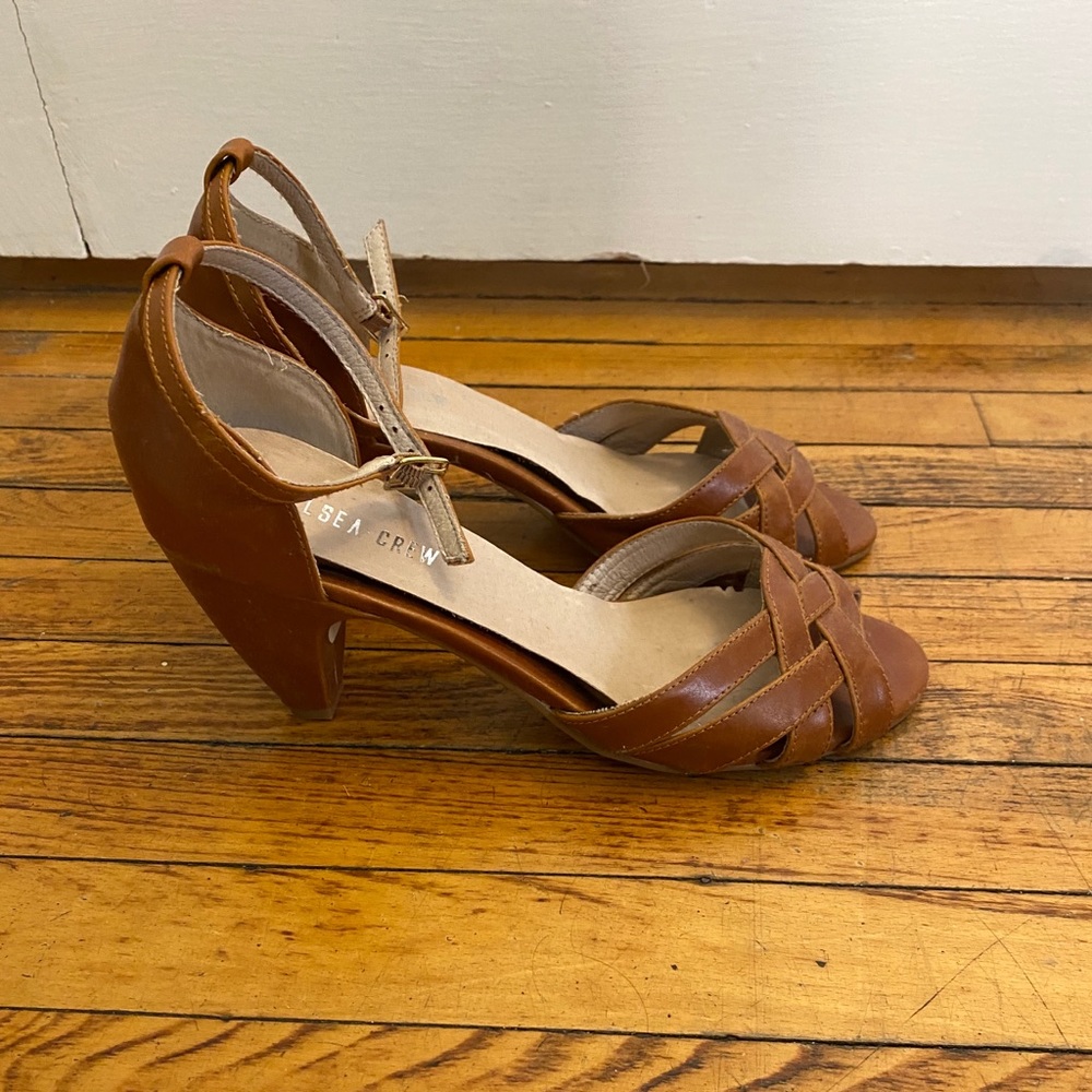 Light brown woven strap sandals sz 10 like new